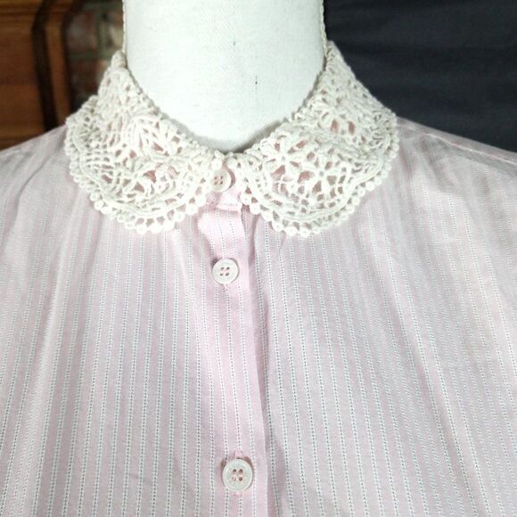 Court & Rowe Pale Pink Button Down With Crochet Lace Collar - Picture 3 of 6